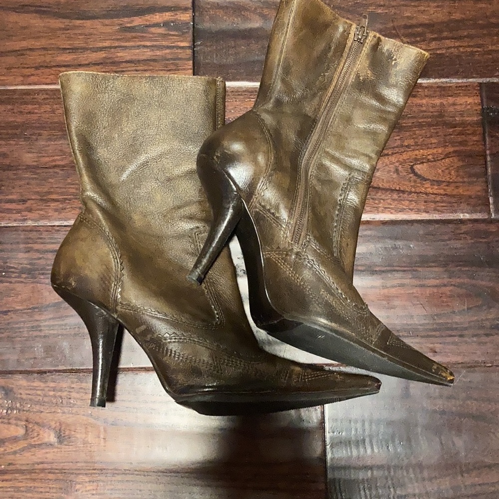 2/$30 🎠 Steve Madden Brown Leather Pointed-Toe Ankle Boots